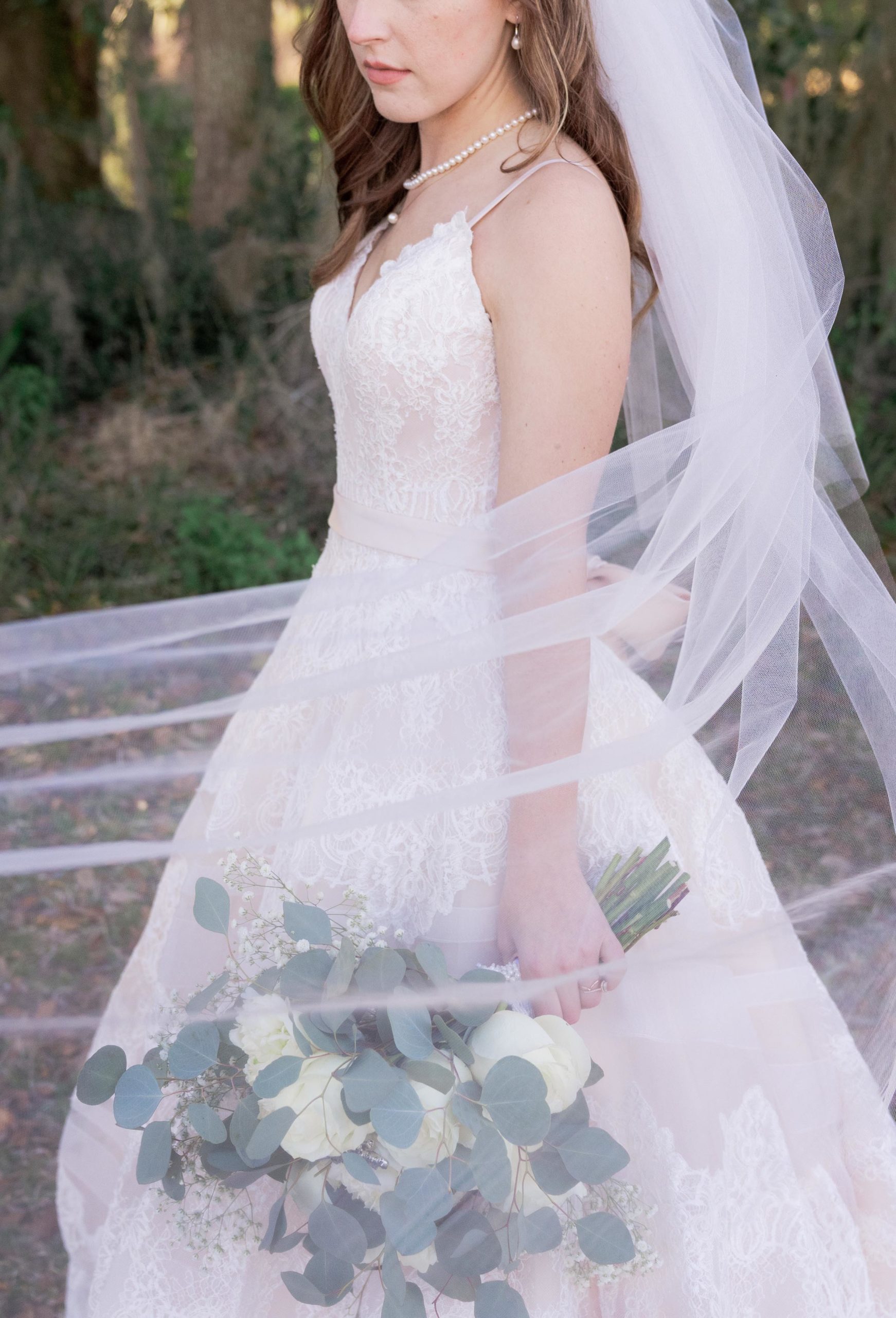 veil bridal picture with white rose and baby breath bouquet at the bluff venue in kingsland georgia