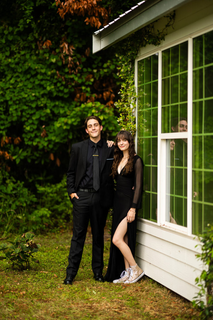 Prom pictures in front on greenery and a white cottage